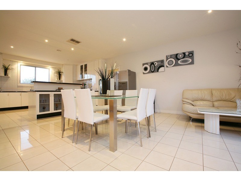 55 The Regency, Hillside VIC 3037