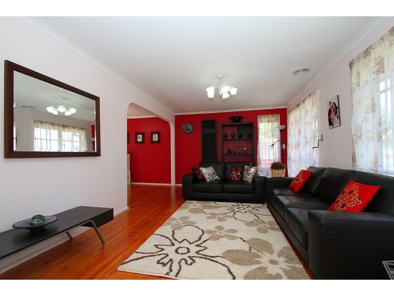 4 Bellevue  Drive, Keilor Downs VIC 3038