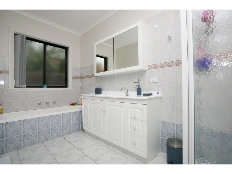 13 Marylou Court, Delahey VIC 3037