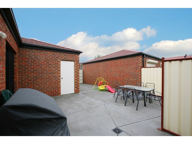 13 Marylou Court, Delahey VIC 3037