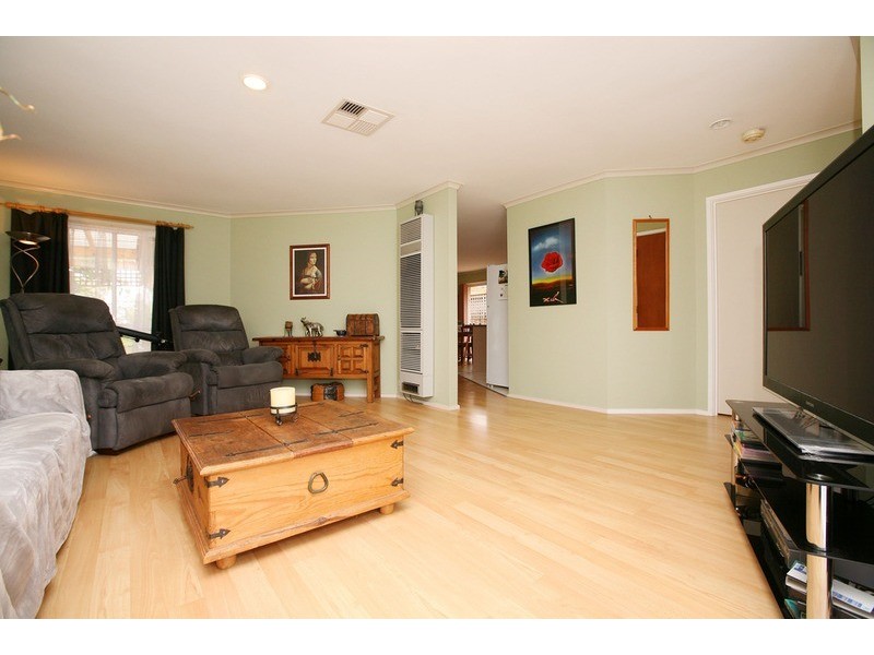 6 Dundee Way, Sydenham VIC 3037