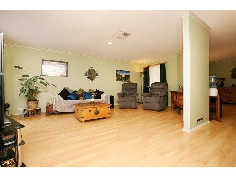 6 Dundee Way, Sydenham VIC 3037