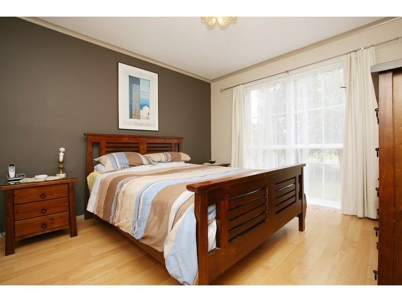 6 Dundee Way, Sydenham VIC 3037