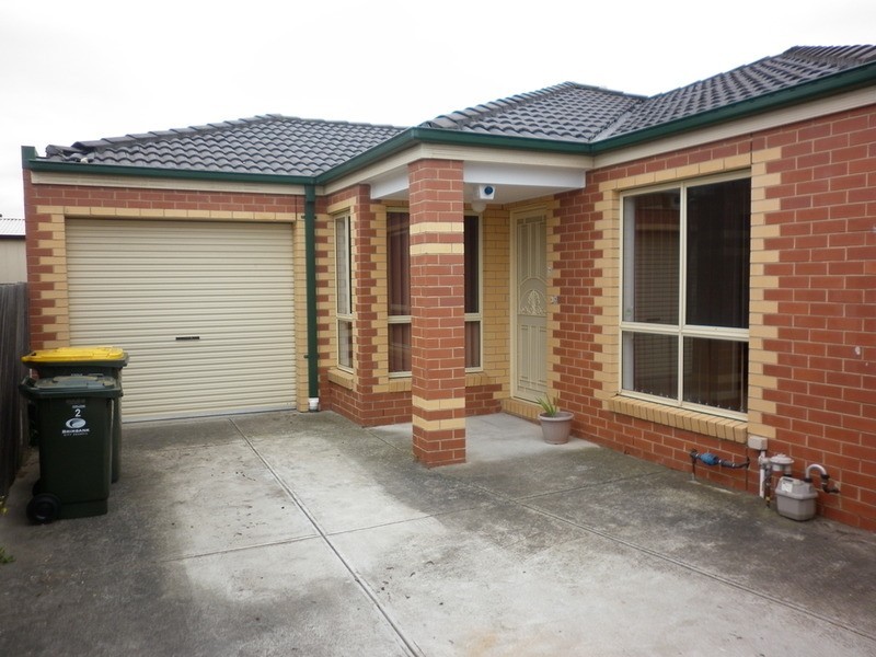 2/9 Leslie  Street, St Albans VIC 3021