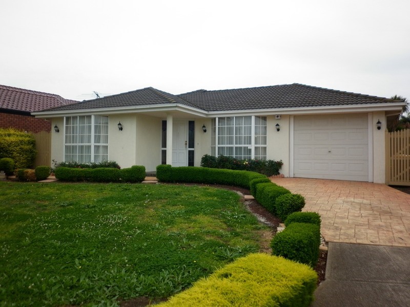 1 Glover Court, Taylors Lakes VIC 3038