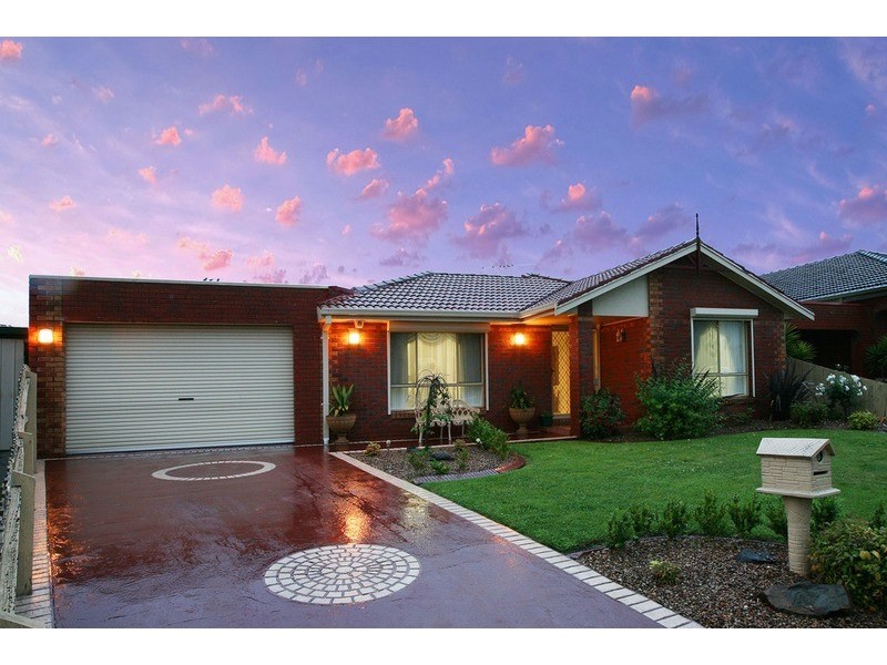 5 Raine Court, Delahey VIC 3037