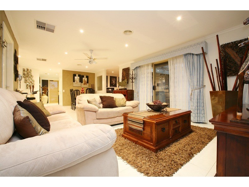 5 Raine Court, Delahey VIC 3037