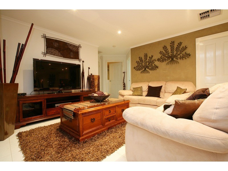 5 Raine Court, Delahey VIC 3037