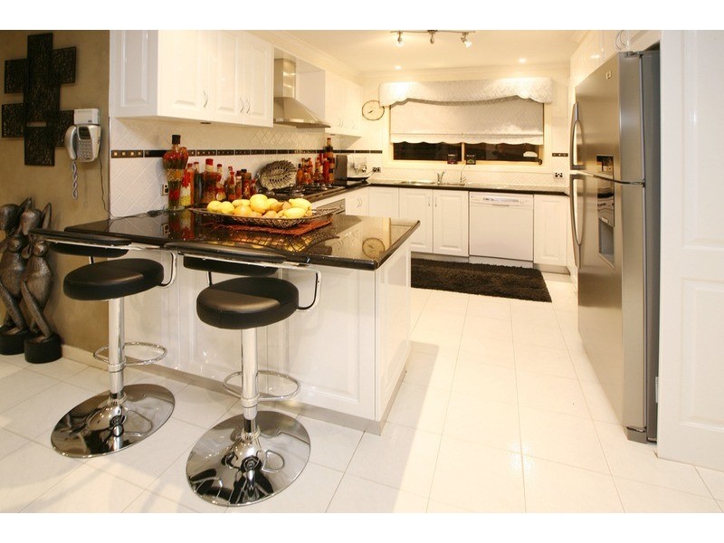 5 Raine Court, Delahey VIC 3037