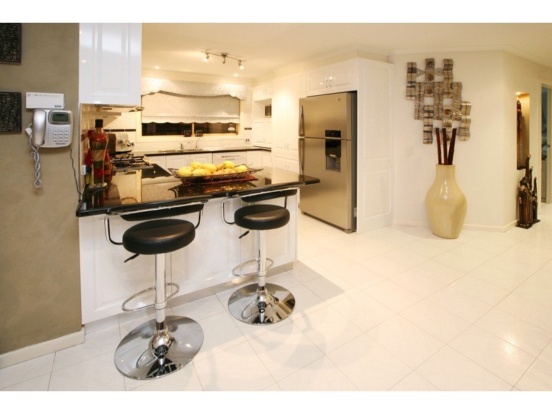 5 Raine Court, Delahey VIC 3037