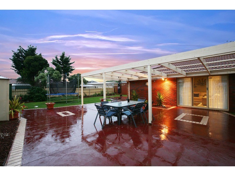 5 Raine Court, Delahey VIC 3037