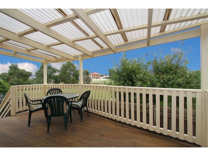 26 Village  Avenue, Taylors Lakes VIC 3038