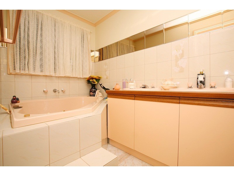 69 Australia Drive, Taylors Lakes VIC 3038