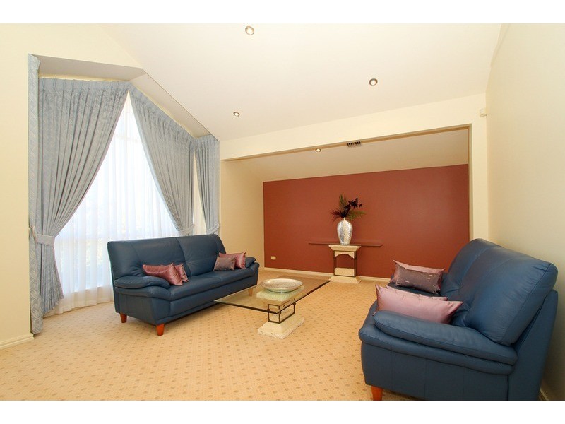 11 Botanic  Drive, Hillside VIC 3037