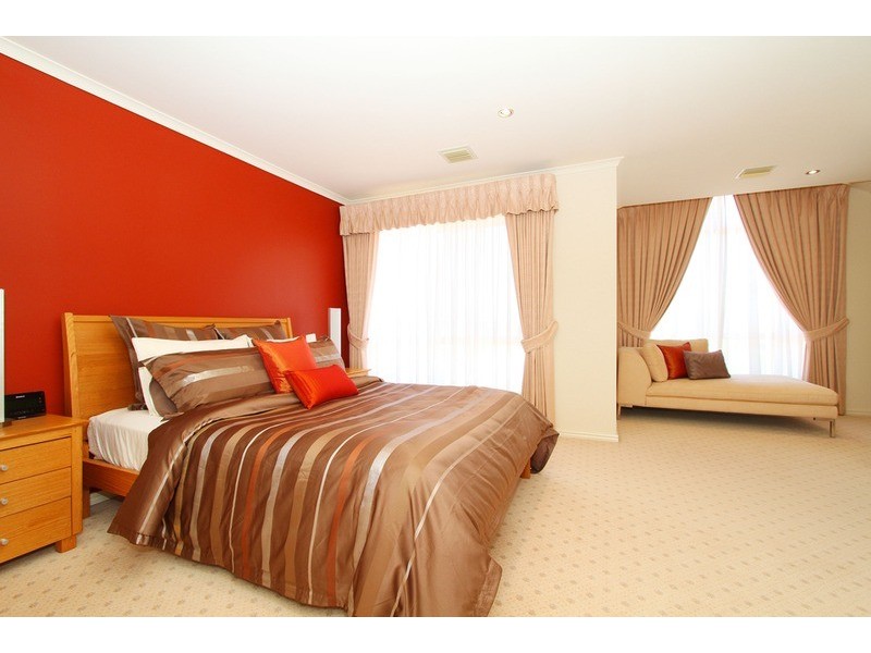 11 Botanic  Drive, Hillside VIC 3037