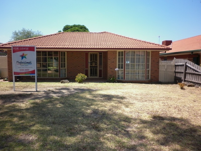 57 Saronvale Crescent, Hillside VIC 3037