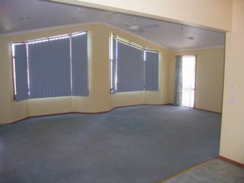 57 Saronvale Crescent, Hillside VIC 3037