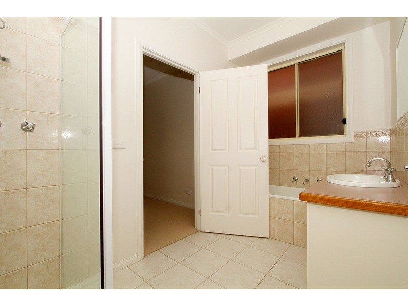 4 Yiota  Place, Sydenham VIC 3037