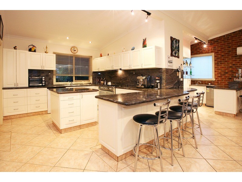 28 Verona Drive, Taylors Lakes VIC 3038