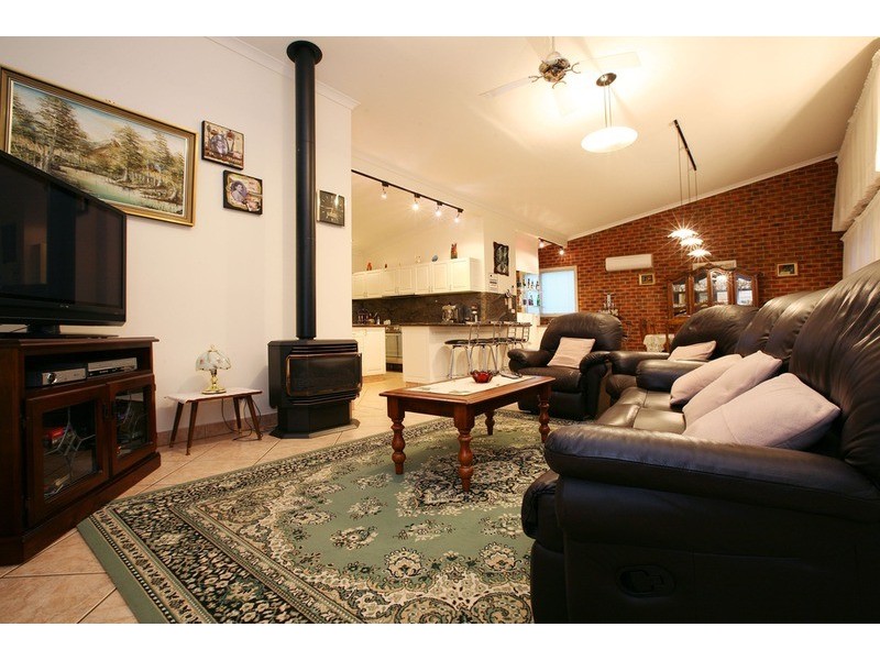 28 Verona Drive, Taylors Lakes VIC 3038