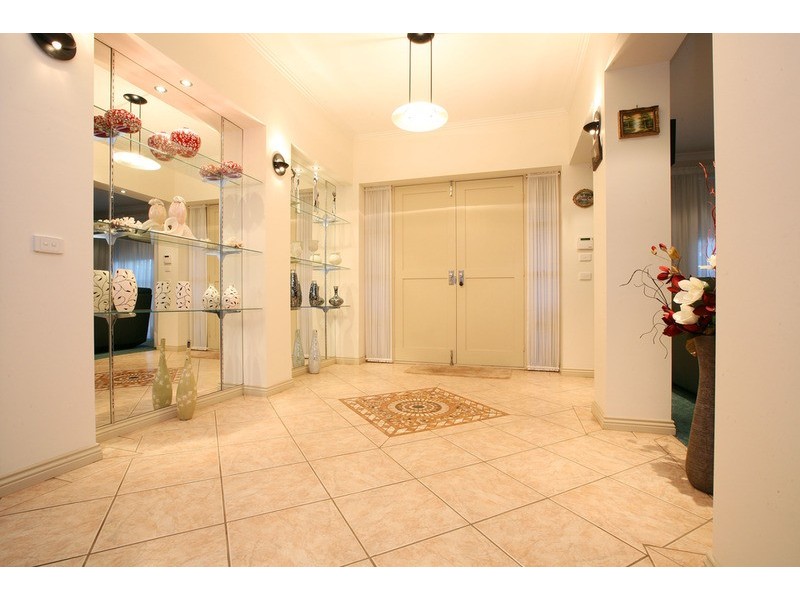 28 Verona Drive, Taylors Lakes VIC 3038