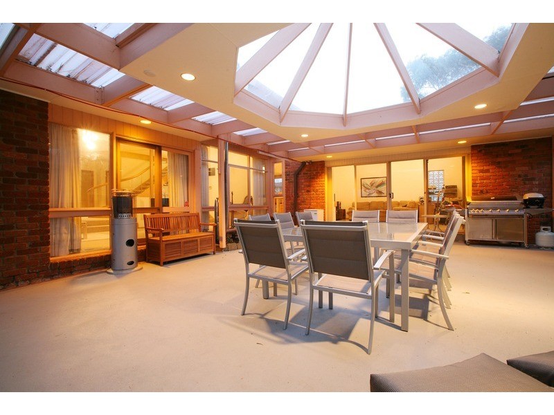 1 Dunraven  Court, Sydenham VIC 3037