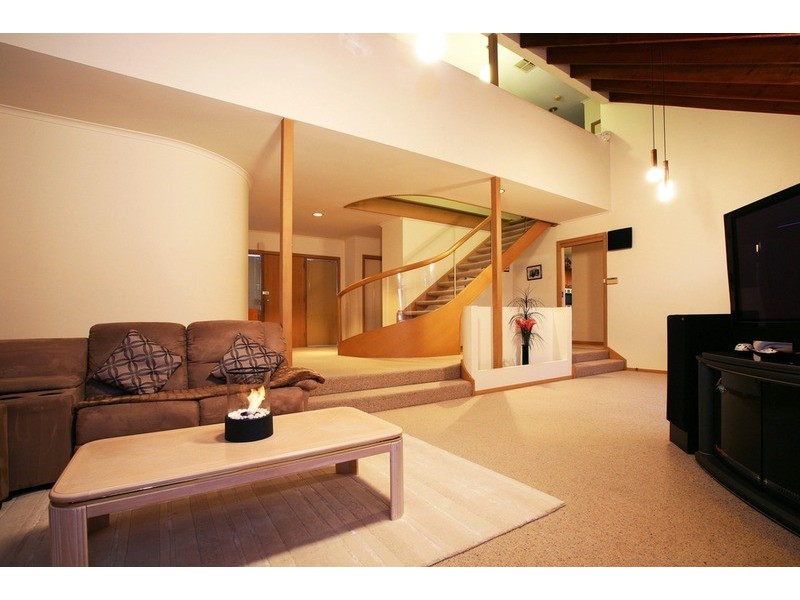 1 Dunraven  Court, Sydenham VIC 3037