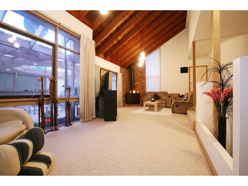 1 Dunraven  Court, Sydenham VIC 3037