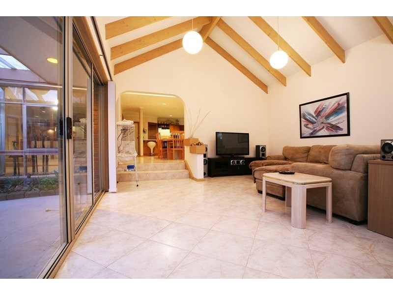 1 Dunraven  Court, Sydenham VIC 3037