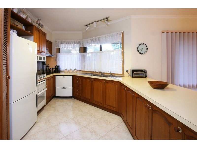 1 Dunraven  Court, Sydenham VIC 3037