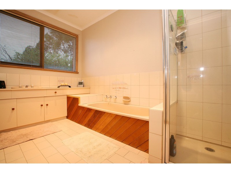 1 Dunraven  Court, Sydenham VIC 3037