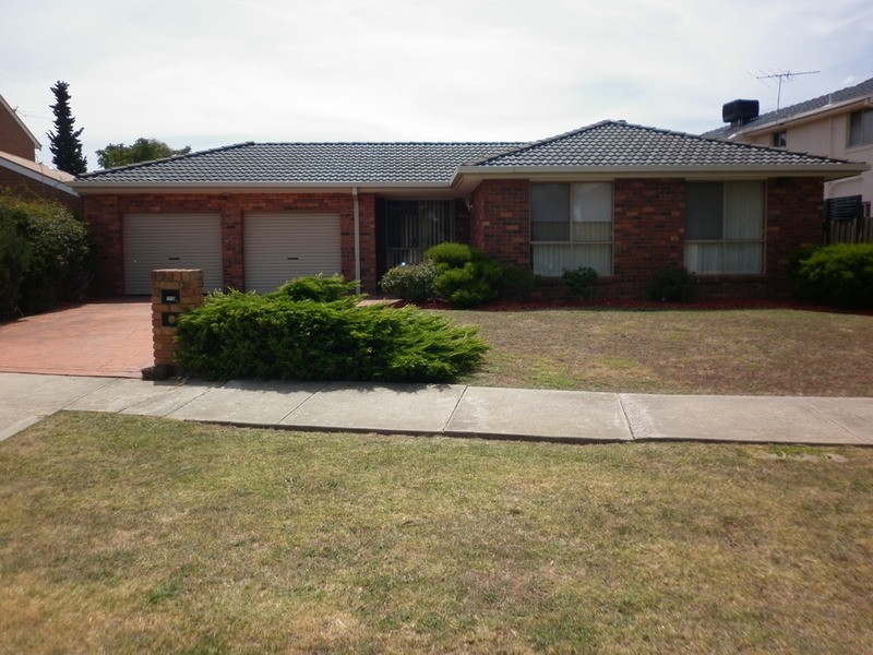 4 Hanslow  Way, Taylors Lakes VIC 3038