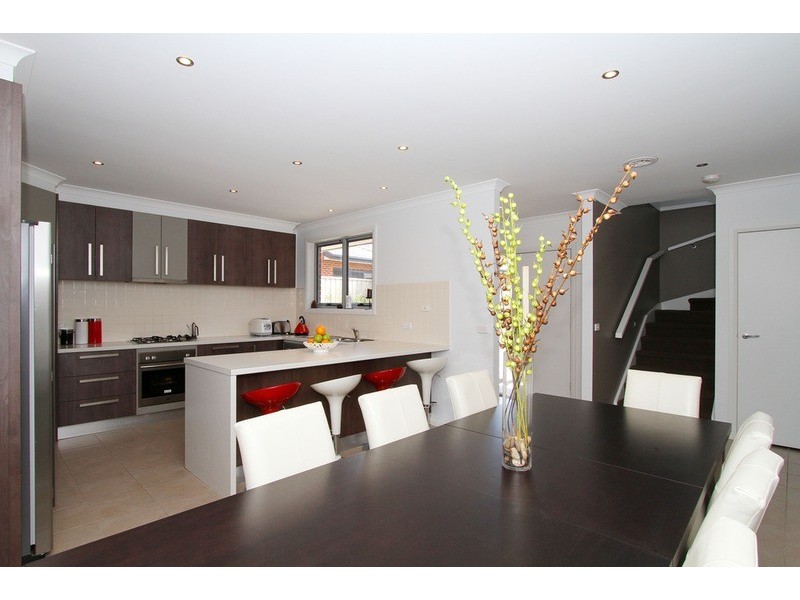 2/5 Normanby Street, Sydenham VIC 3037