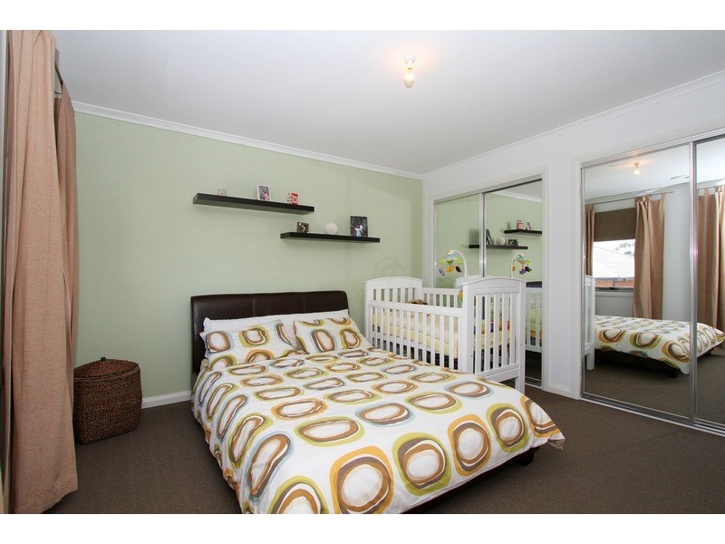 2/5 Normanby Street, Sydenham VIC 3037