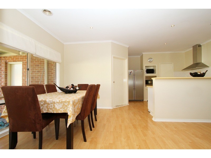 16 Macedon Close, Caroline Springs VIC 3023