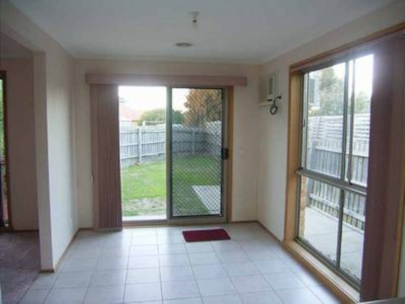 2/53 Dundee Way, Sydenham VIC 3037