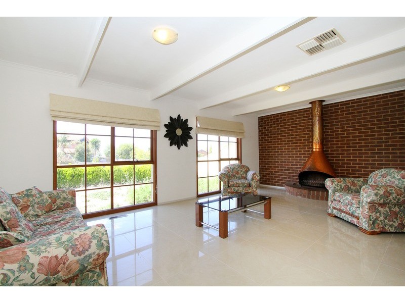 1/13 Argyll Street, Sydenham VIC 3037