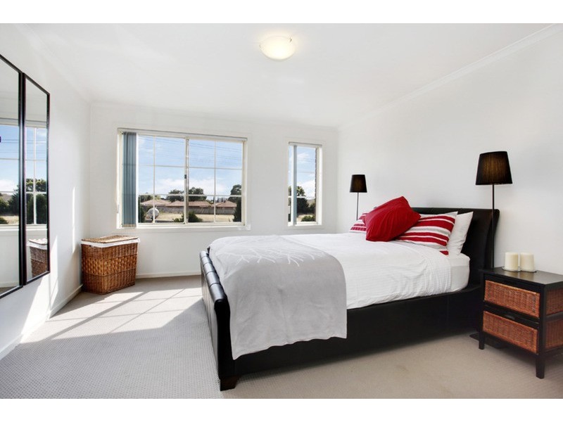 10a Village Avenue, Taylors Lakes VIC 3038