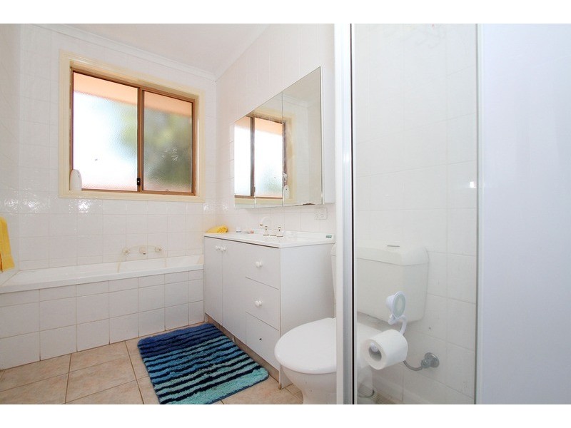 8 Rosehedge Drive, Sydenham VIC 3037