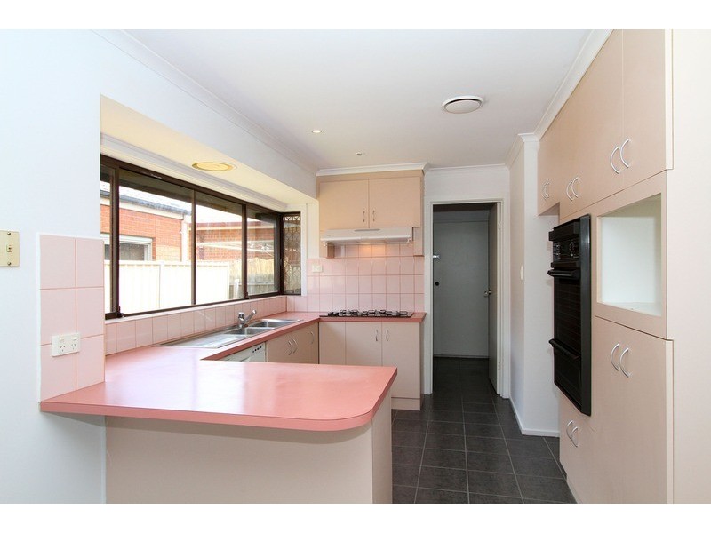 1/3 Herald  Walk, Kings Park VIC 3021