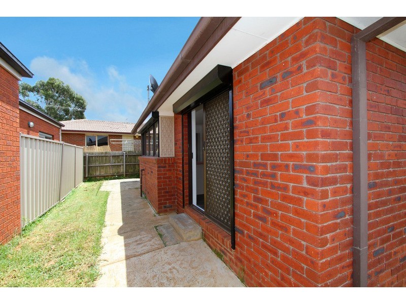 1/3 Herald  Walk, Kings Park VIC 3021