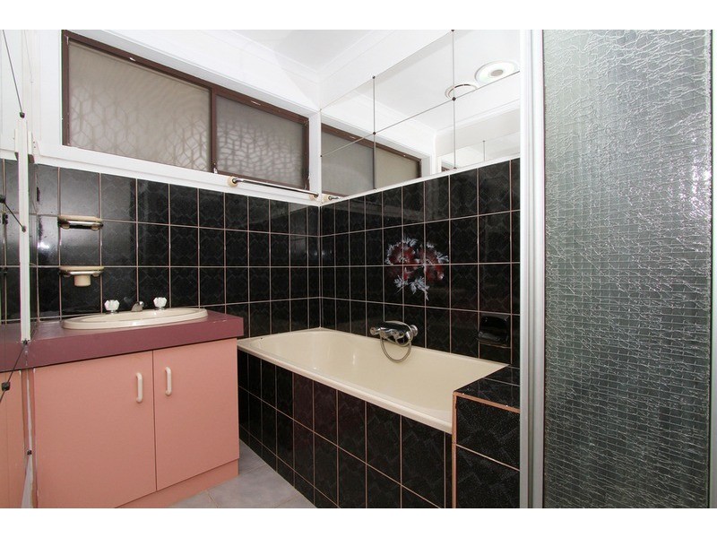 1/3 Herald  Walk, Kings Park VIC 3021