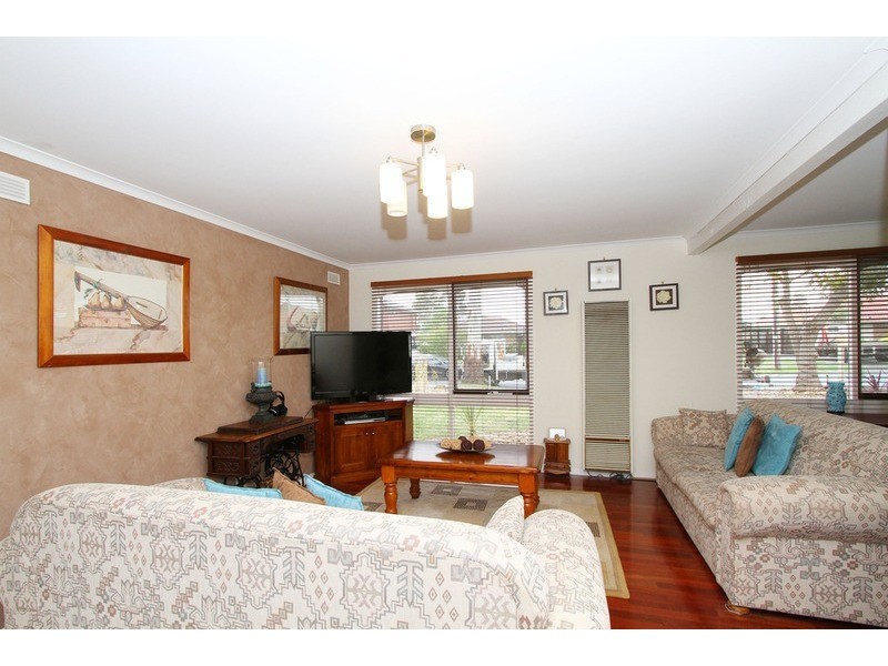 4 Bunarong Close, Keilor Downs VIC 3038