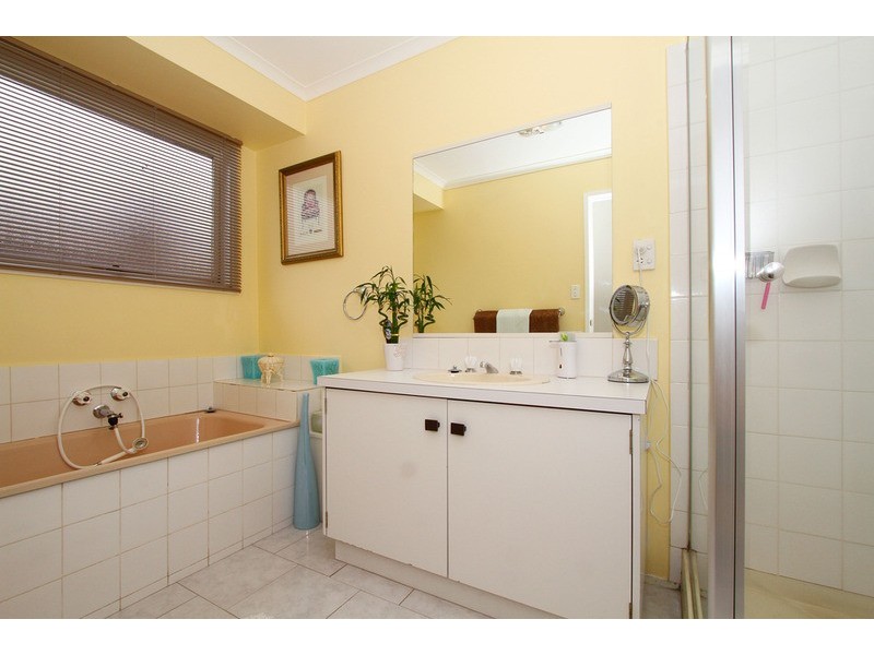 4 Bunarong Close, Keilor Downs VIC 3038