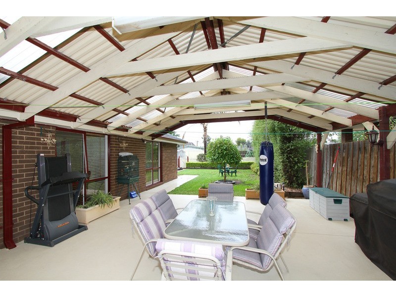 4 Bunarong Close, Keilor Downs VIC 3038