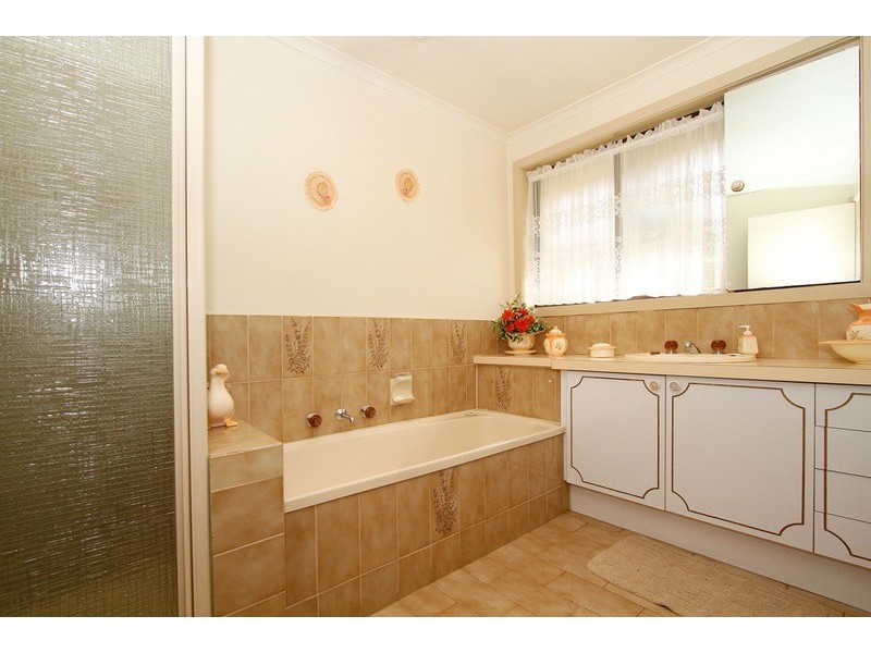 60 Apollo Road, Taylors Lakes VIC 3038