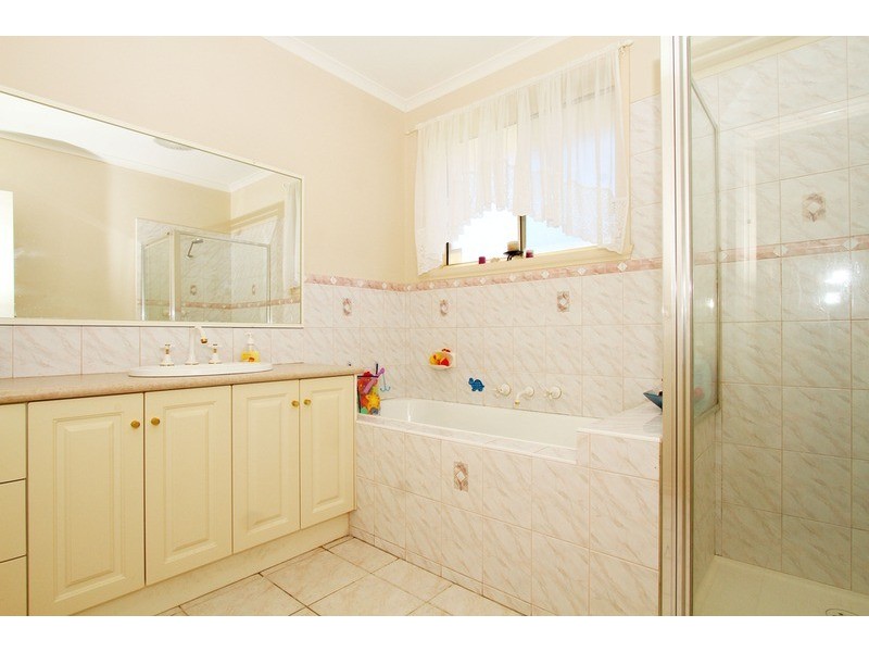 21 Brampton Circuit, Delahey VIC 3037