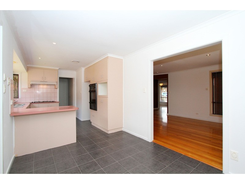 1/3 Herald  Walk, Kings Park VIC 3021