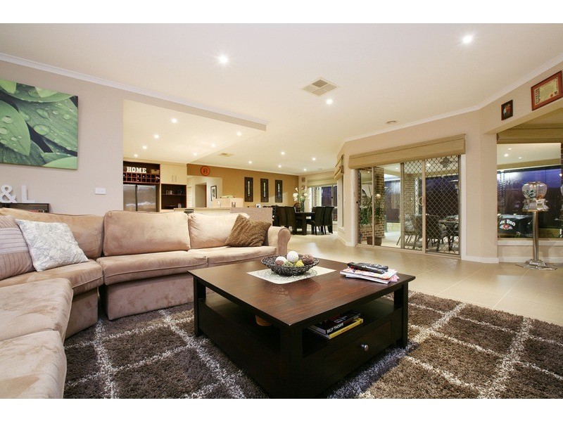 11 Montpellier Drive, Hillside VIC 3037