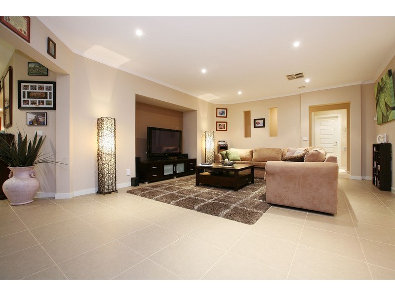 11 Montpellier Drive, Hillside VIC 3037
